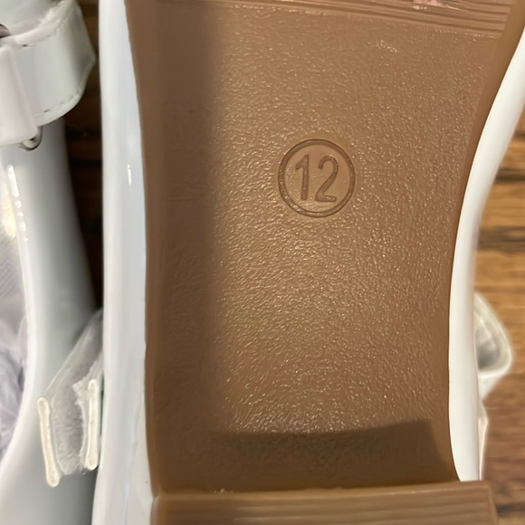 Gorgeous girls shoes in great condition - Picture 4 of 4